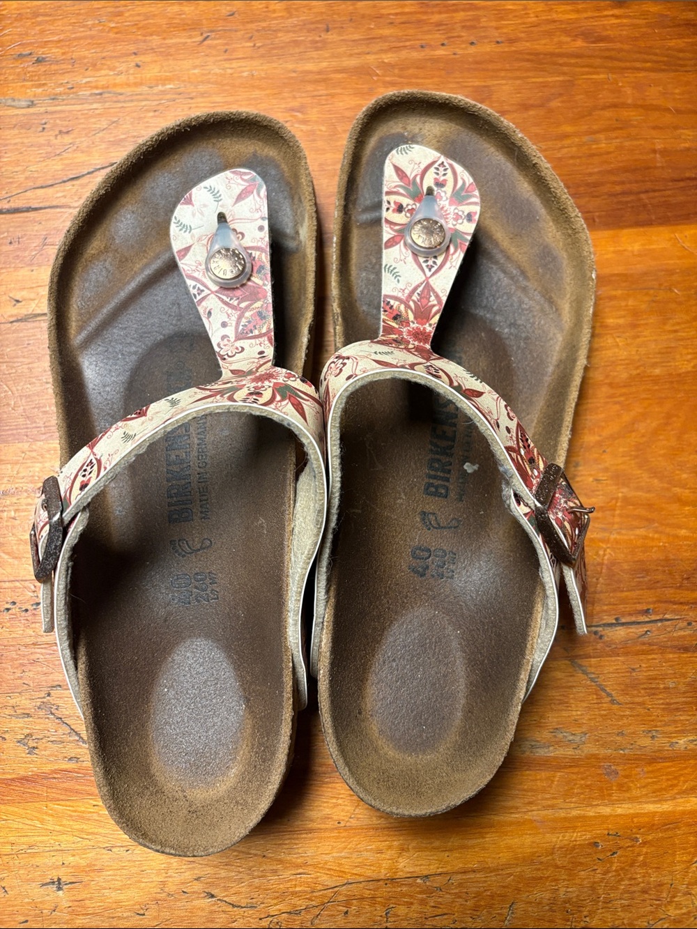 Birkenstock Floral Gizeh Thong Sandals in Cream and Red Accents size 40